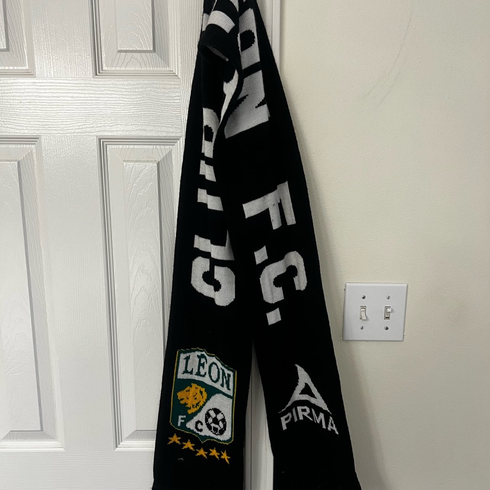 Club Leon Soccer Scarf